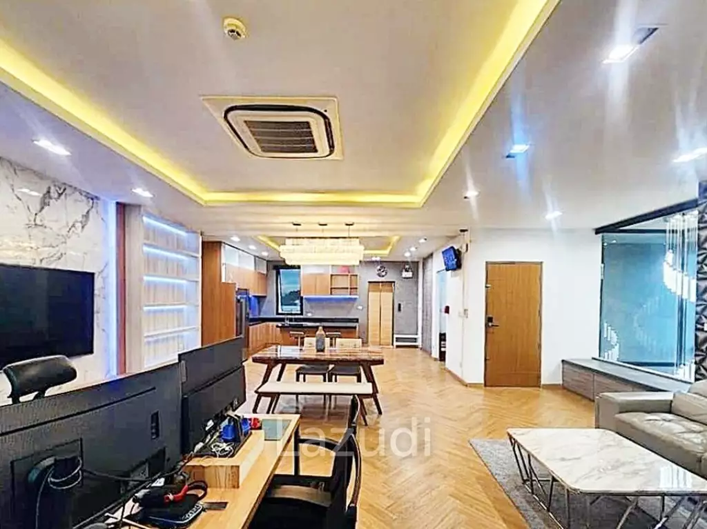 Home office building for sale in Bang Khen