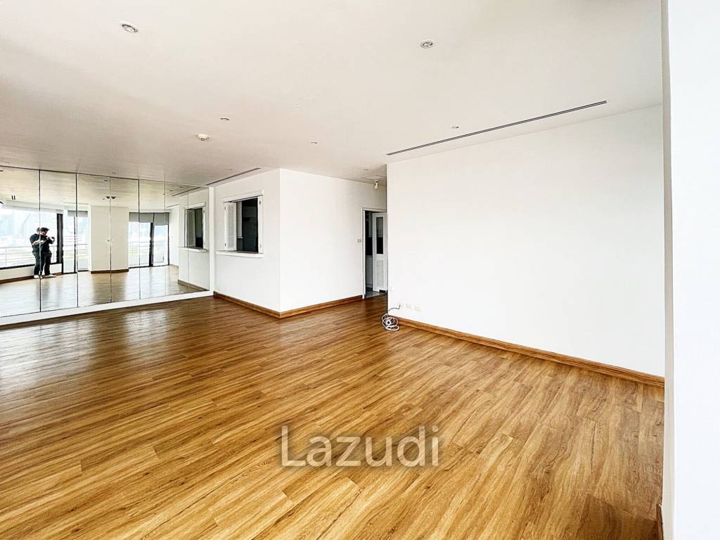 2 Bed 3 Bath 190 SQ.M Baan Yen Akard