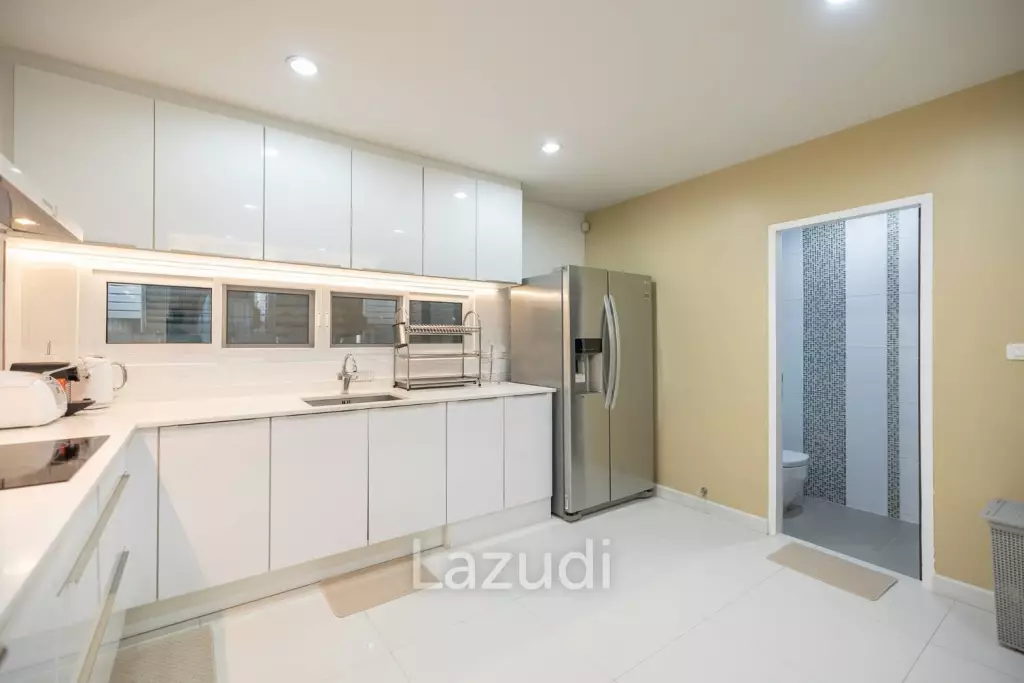 3 Bed 3 Bath 280 SQ.M Bless town Sukhumvit 50