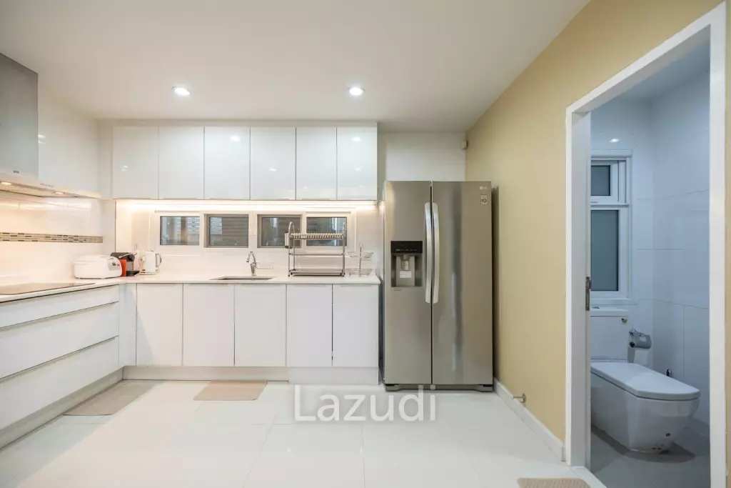 3 Bed 3 Bath 280 SQ.M Bless town Sukhumvit 50