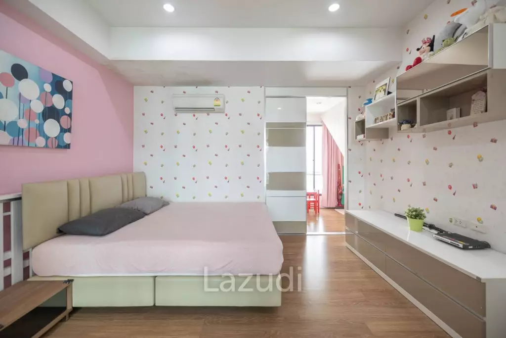 3 Bed 3 Bath 280 SQ.M Bless town Sukhumvit 50