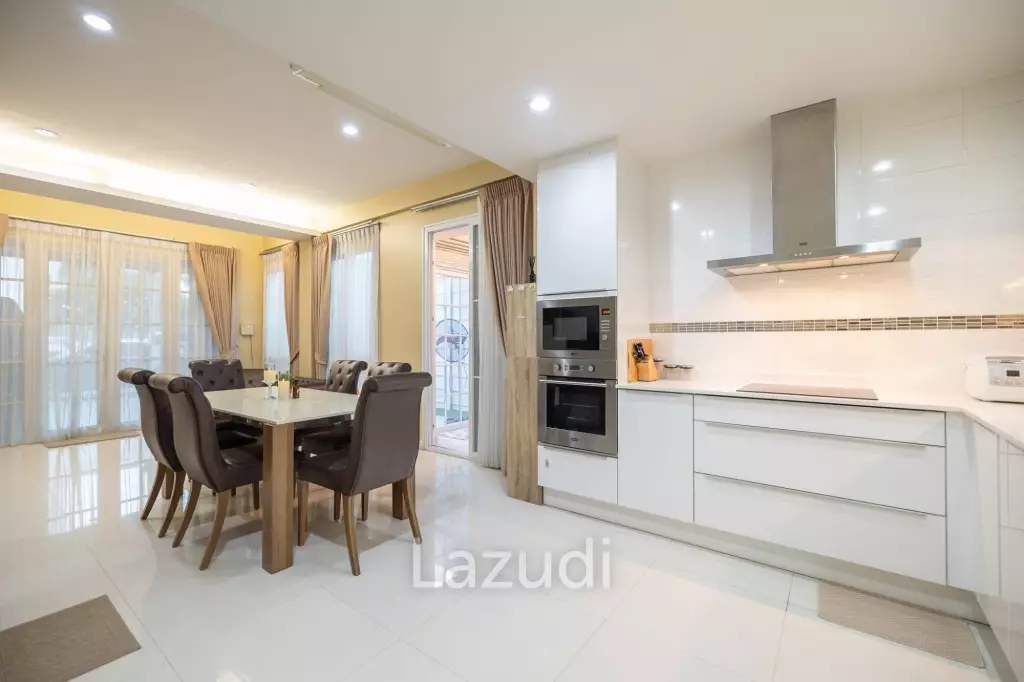 3 Bed 3 Bath 280 SQ.M Bless town Sukhumvit 50