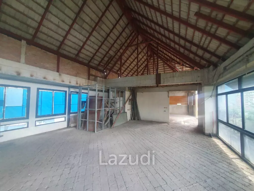 Penthouse unit in front of swimming pool