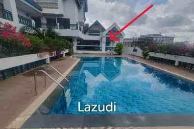 ห้องเพนต์เฮาส์อยู่หน้าสระว่ายน้ำ