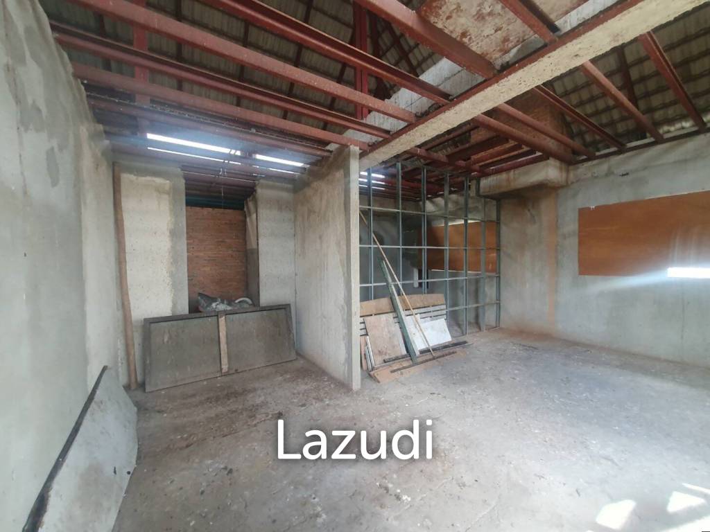 Penthouse unit in front of swimming pool