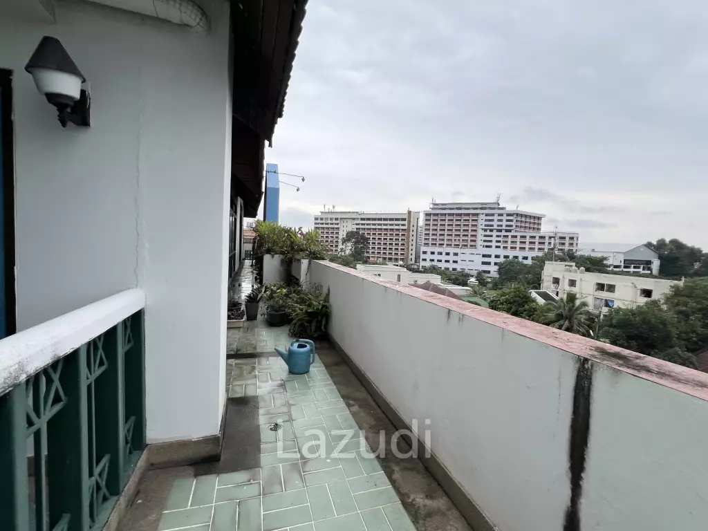 Penthouse unit in front of swimming pool