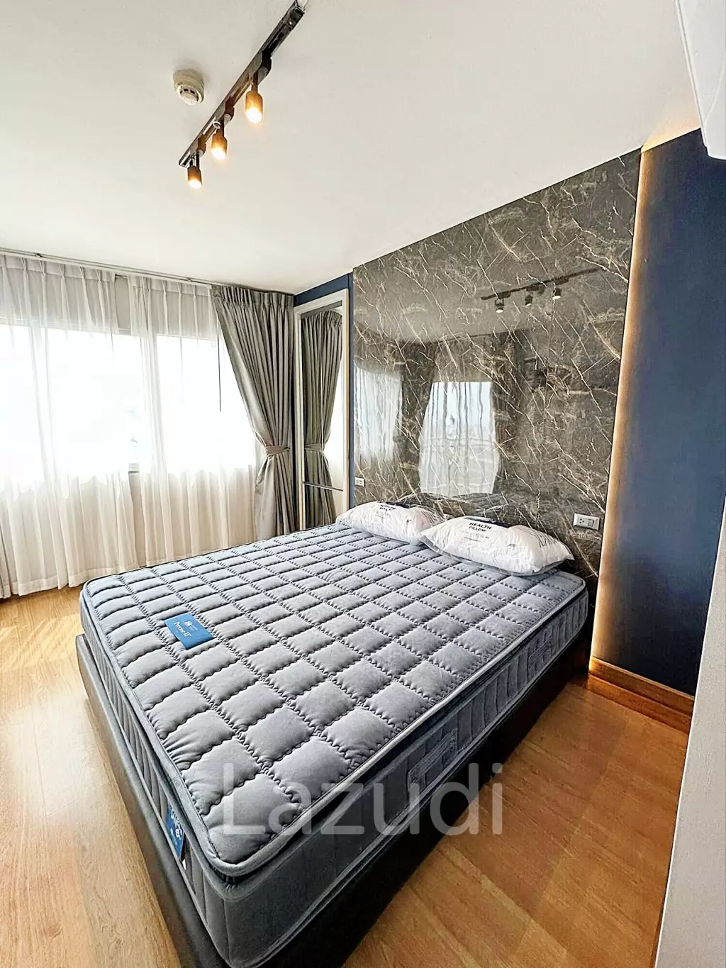 2 Bed 70 SQ.M Supalai Park Ekkamai-Thonglor