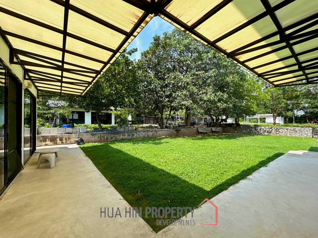 Stand Alone 5 Bedroom Villa On A Large Land Plot