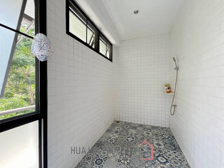 Stand Alone 5 Bedroom Villa On A Large Land Plot