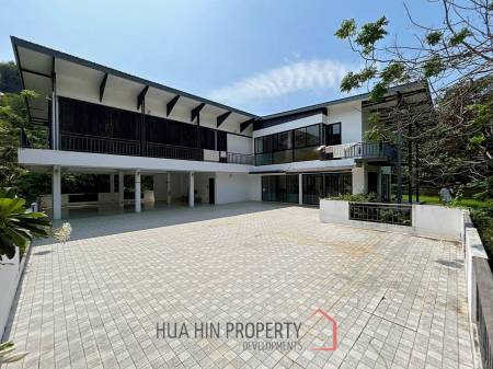 Stand Alone 5 Bedroom Villa On A Large Land Plot