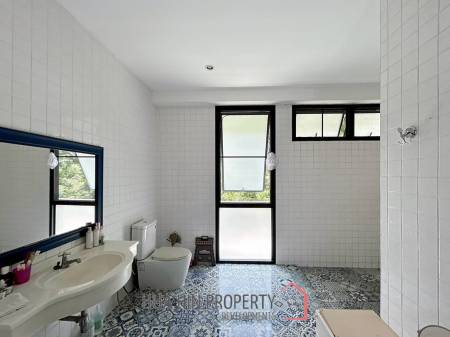 Stand Alone 5 Bedroom Villa On A Large Land Plot