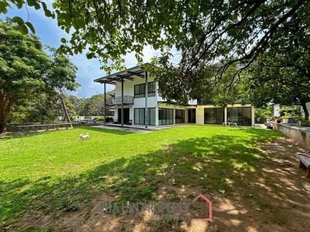 Stand Alone 5 Bedroom Villa On A Large Land Plot