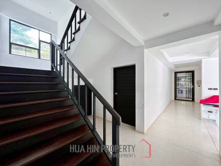 Stand Alone 5 Bedroom Villa On A Large Land Plot