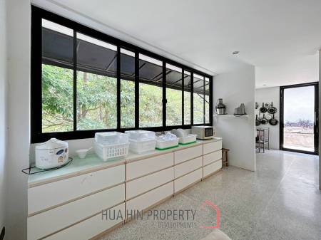 Stand Alone 5 Bedroom Villa On A Large Land Plot