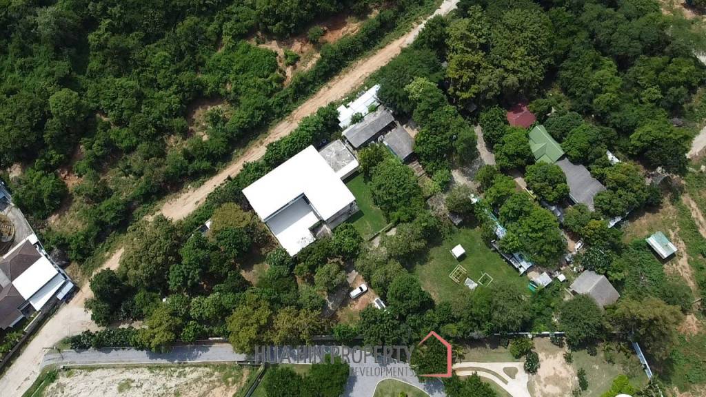 Stand Alone 5 Bedroom Villa On A Large Land Plot
