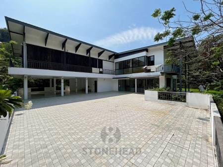 Stand Alone 5 Bedroom Villa On A Large Land Plot