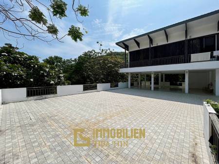 Stand Alone 5 Bedroom Villa On A Large Land Plot