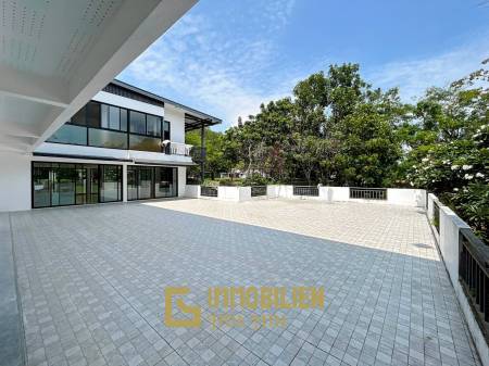 Stand Alone 5 Bedroom Villa On A Large Land Plot