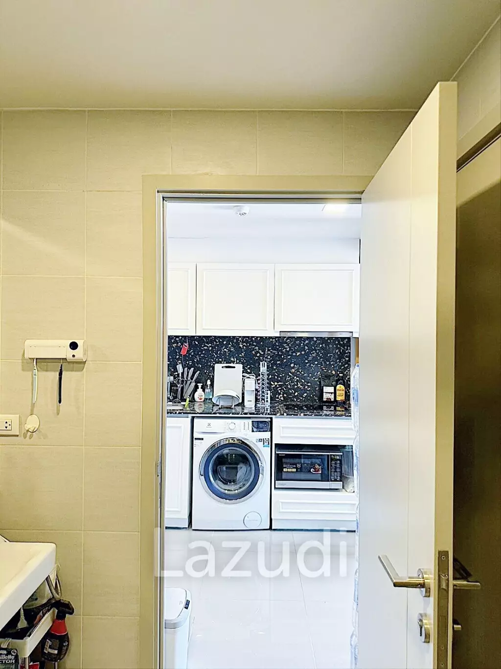 1 Bed 1 Bath 31 SQ.M THE BASE Sukhumvit 50
