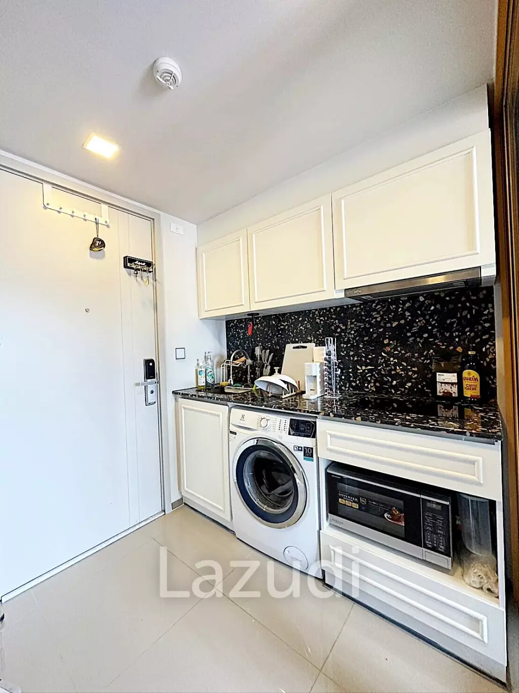 1 Bed 1 Bath 31 SQ.M THE BASE Sukhumvit 50