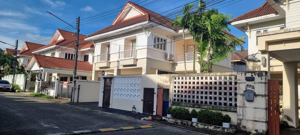 2 beds 2 baths Semi House near Phuket town