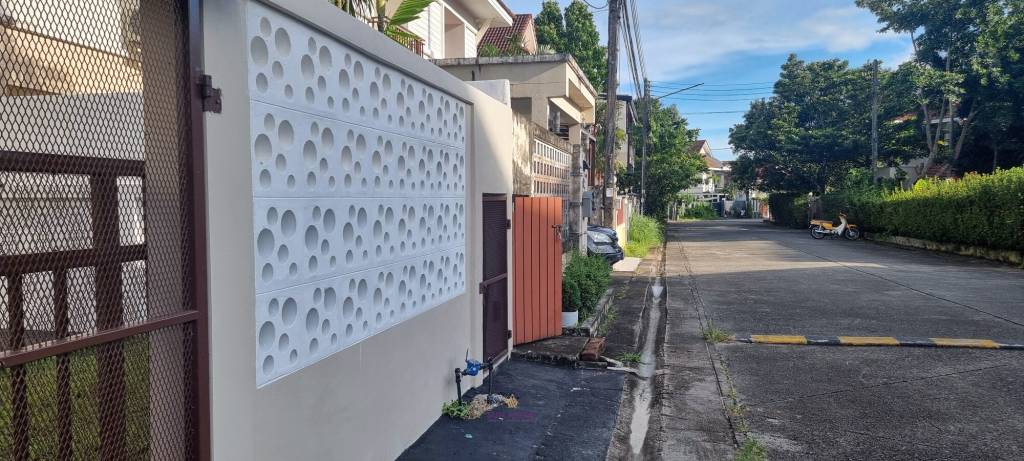 2 beds 2 baths Semi House near Phuket town