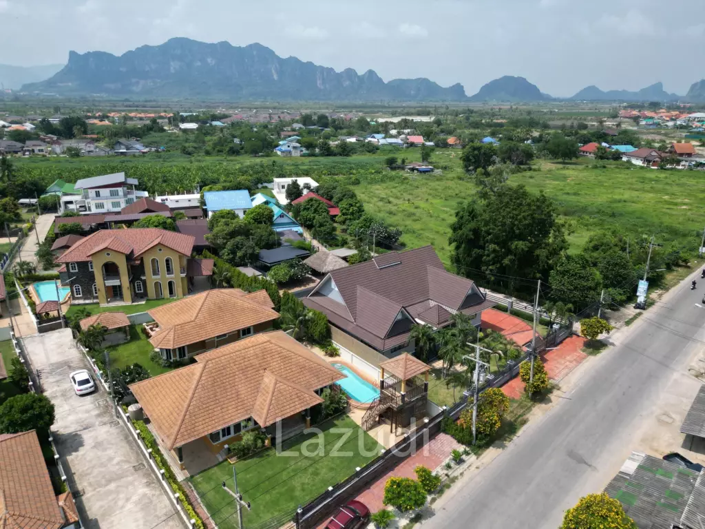 Great Value 3 Bed Pool Villa at Cha-am
