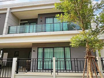 4 Bed 5 Bath 289 SQ.M Centro Bangna