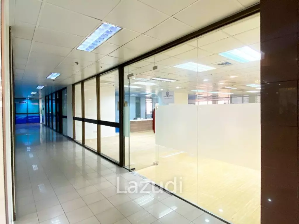 Prime Office Space for Rent: Spacious 345 sqm at Phaholyothin Place