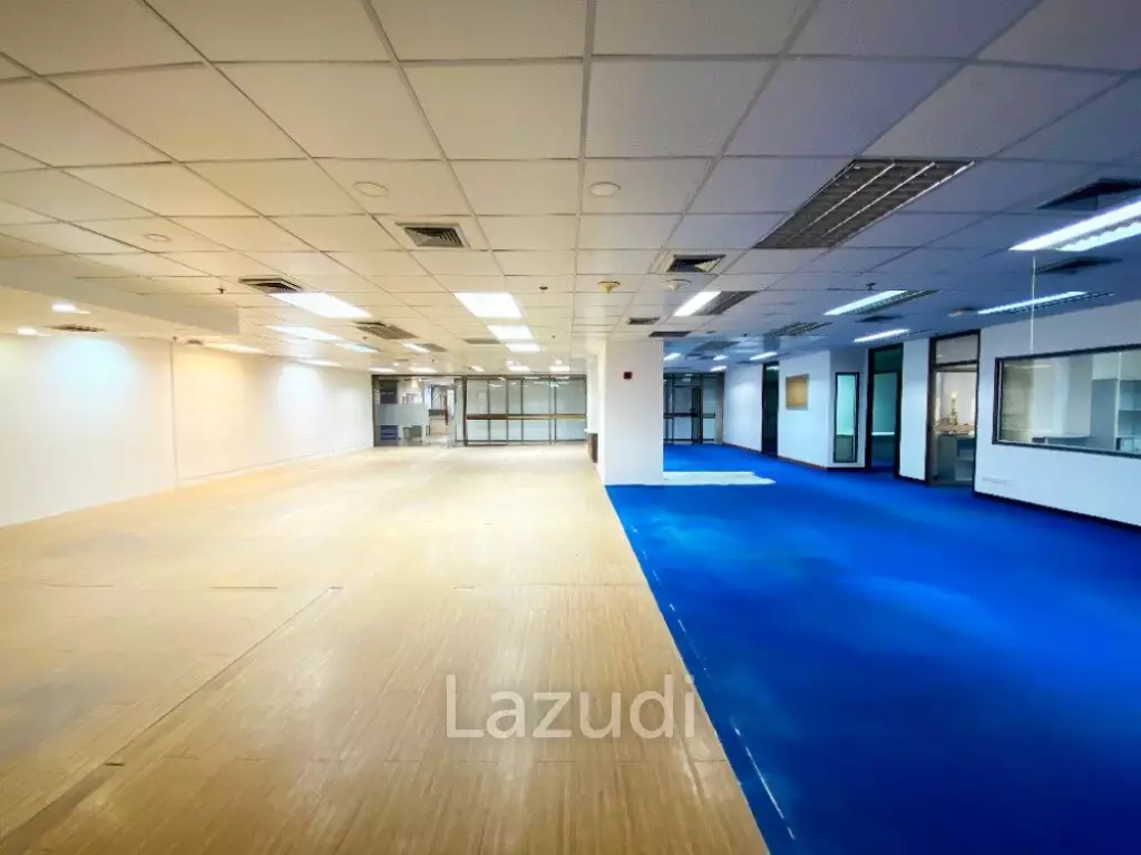 Prime Office Space for Rent: Spacious 345 sqm at Phaholyothin Place
