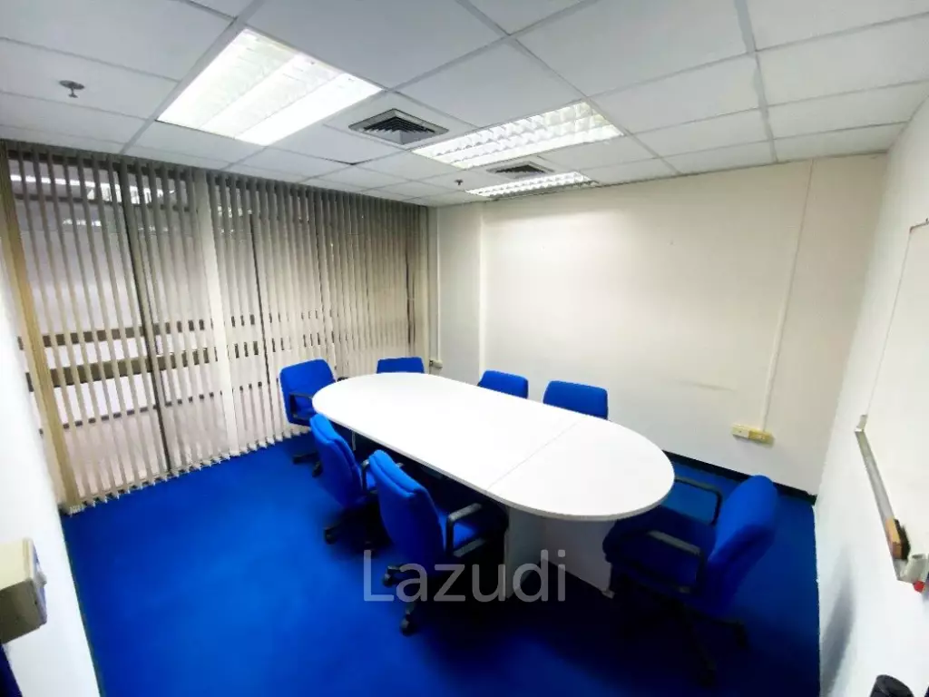 Prime Office Space for Rent: Spacious 345 sqm at Phaholyothin Place