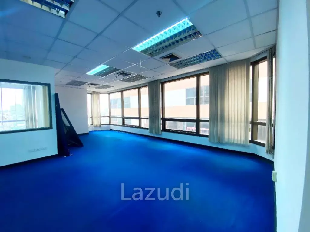 Prime Office Space for Rent: Spacious 345 sqm at Phaholyothin Place