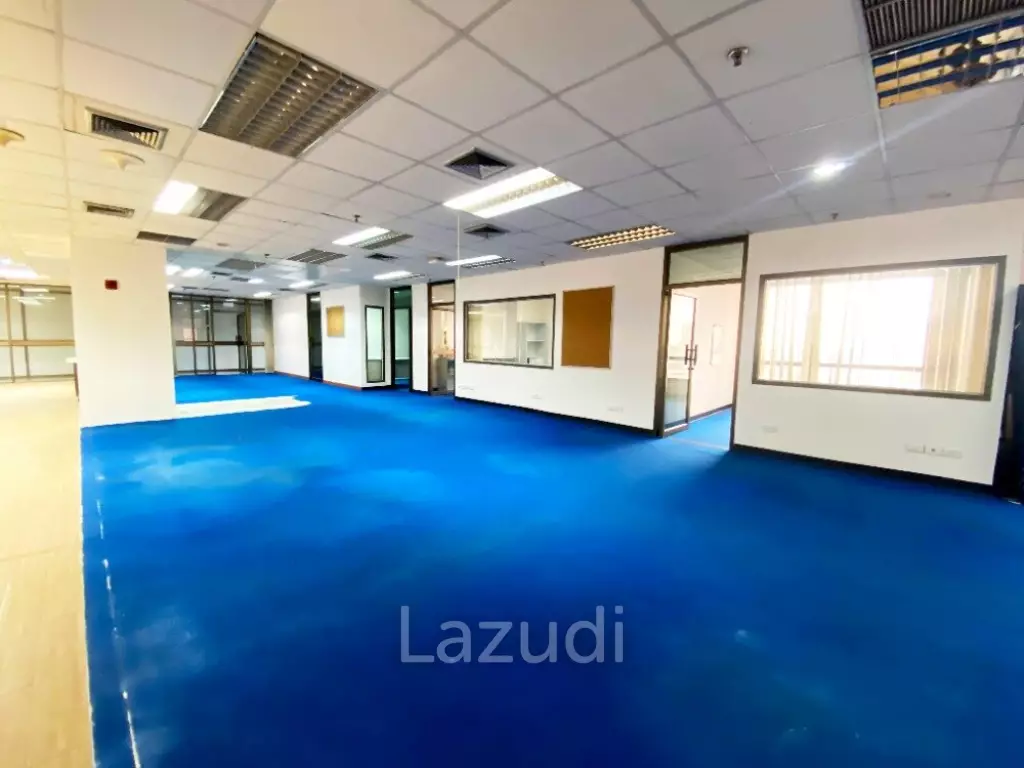 Prime Office Space for Rent: Spacious 345 sqm at Phaholyothin Place