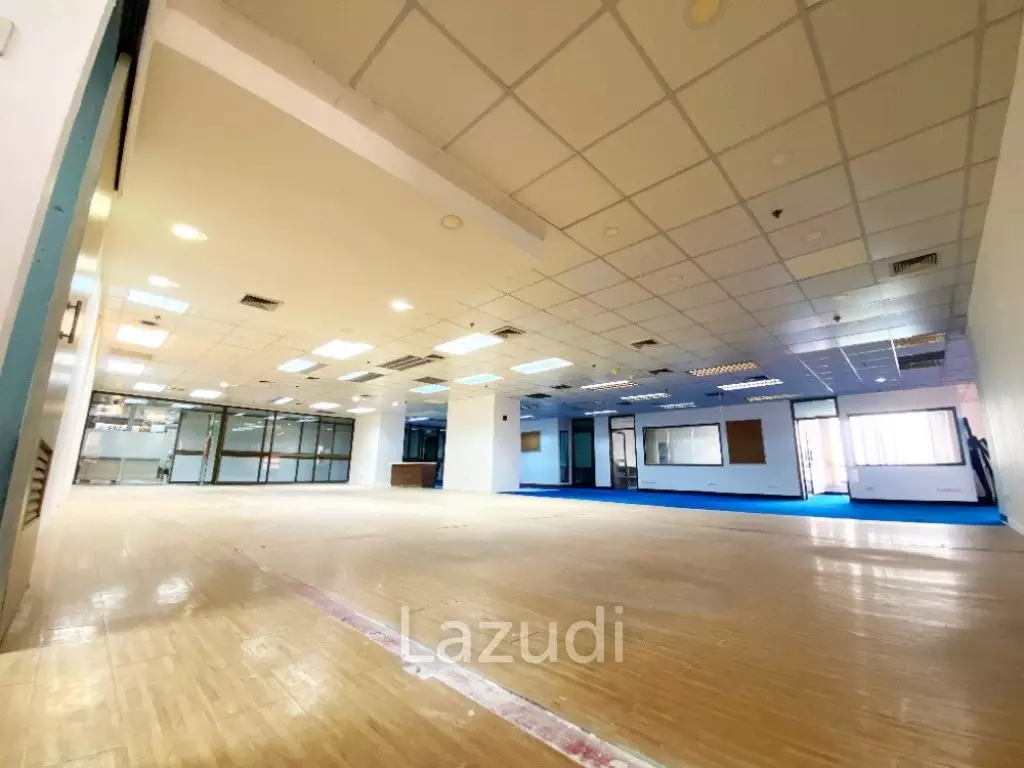 Prime Office Space for Rent: Spacious 345 sqm at Phaholyothin Place