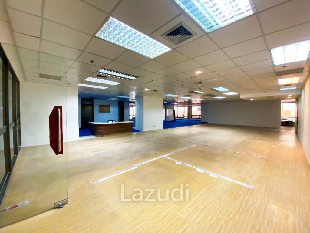 Prime Office Space for Rent: Spacious 345 sqm at Phaholyothin Place
