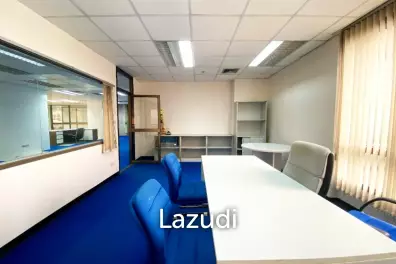 Prime Office Space for Rent: Spacious 345 sqm at Phaholyothin Place
