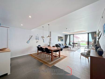 Veranda Residence : Stunning 3 Bedroom Condo with a Beautiful Sea View