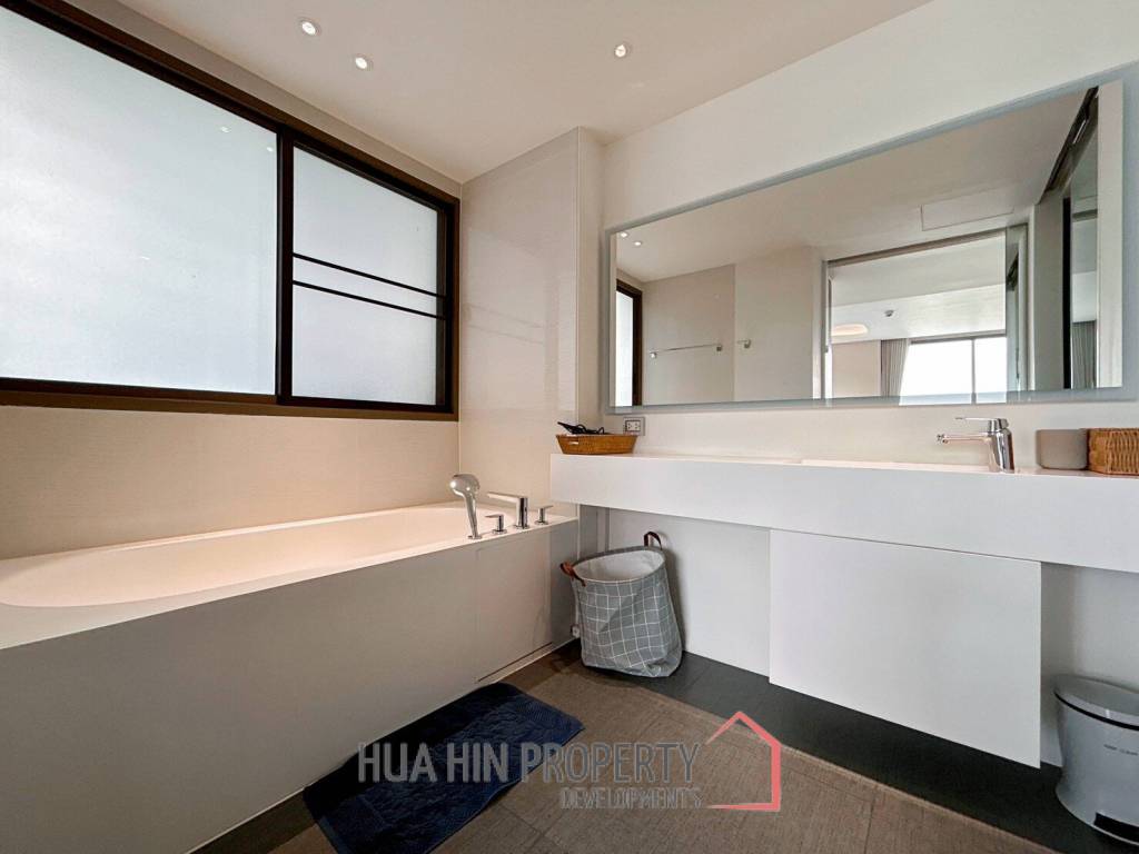 Veranda Residence : Stunning 3 Bedroom Condo with a Beautiful Sea View