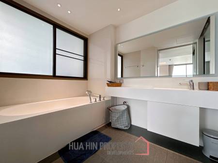 Veranda Residence : Stunning 3 Bedroom Condo with a Beautiful Sea View