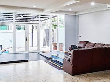 4 Bed 4 Bath 350 SQ.M Townhouse in Sukhumvit 71