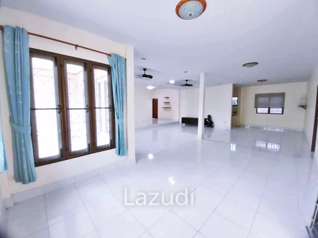 3 Beds3 Baths Single House in Na Jomtien