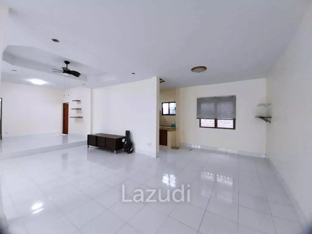 3 Beds3 Baths Single House in Na Jomtien