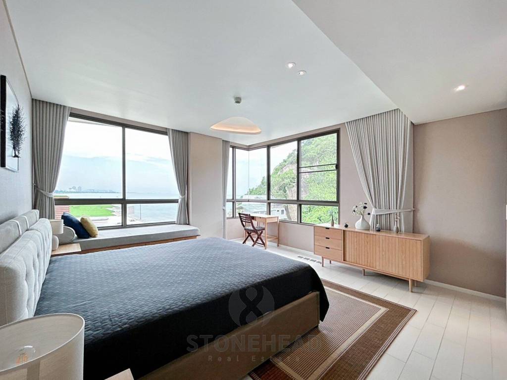 Veranda Residence : Stunning 3 Bedroom Condo with a Beautiful Sea View