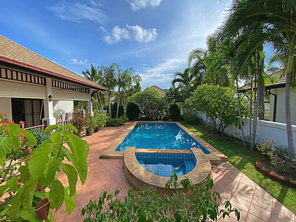 3 Bed 2 Bath Pool Villa For Sale with Tropical Garden in Hinlekfai