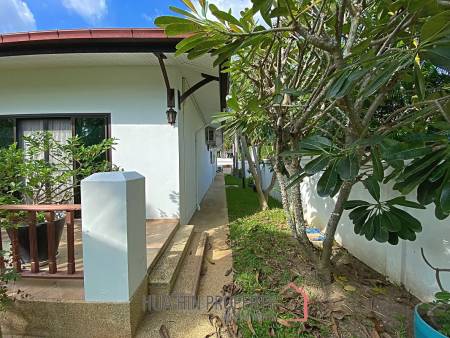 3 Bed 2 Bath Pool Villa For Sale with Tropical Garden in Hinlekfai