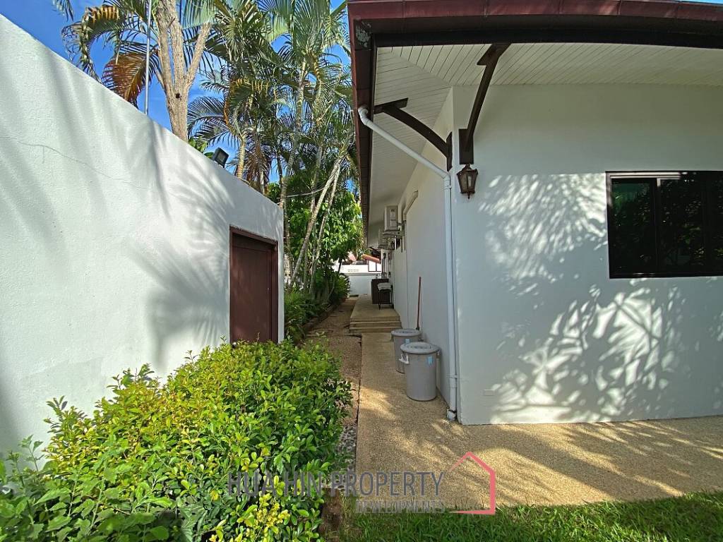 3 Bed 2 Bath Pool Villa For Sale with Tropical Garden in Hinlekfai