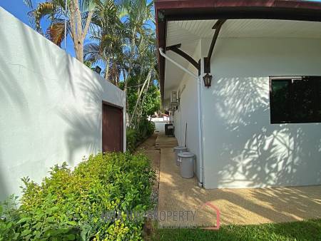 3 Bed 2 Bath Pool Villa For Sale with Tropical Garden in Hinlekfai