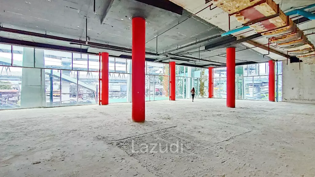 Retail space for rent in Srinakarin