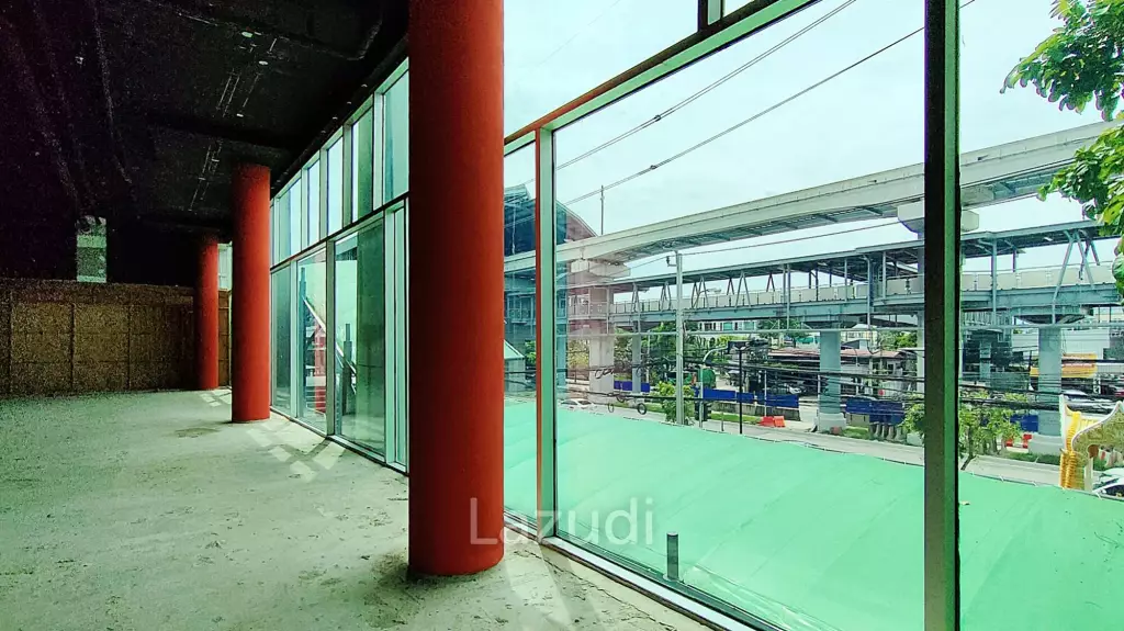 Retail space for rent in Srinakarin
