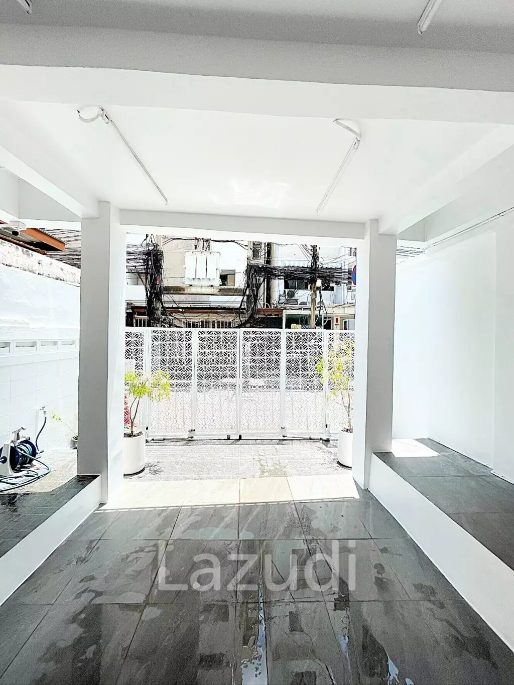 Home office/Commercial building for sale in Dindaeng